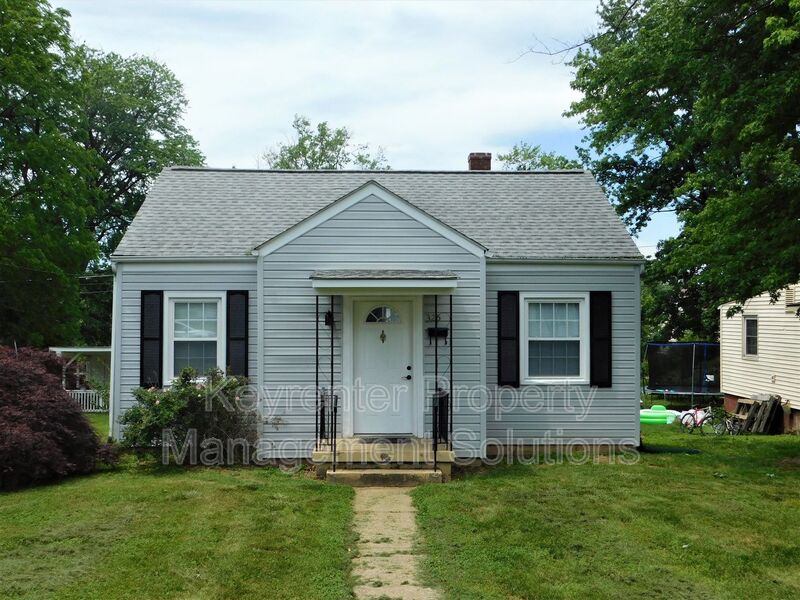 Waynesboro House: 325 James Ave