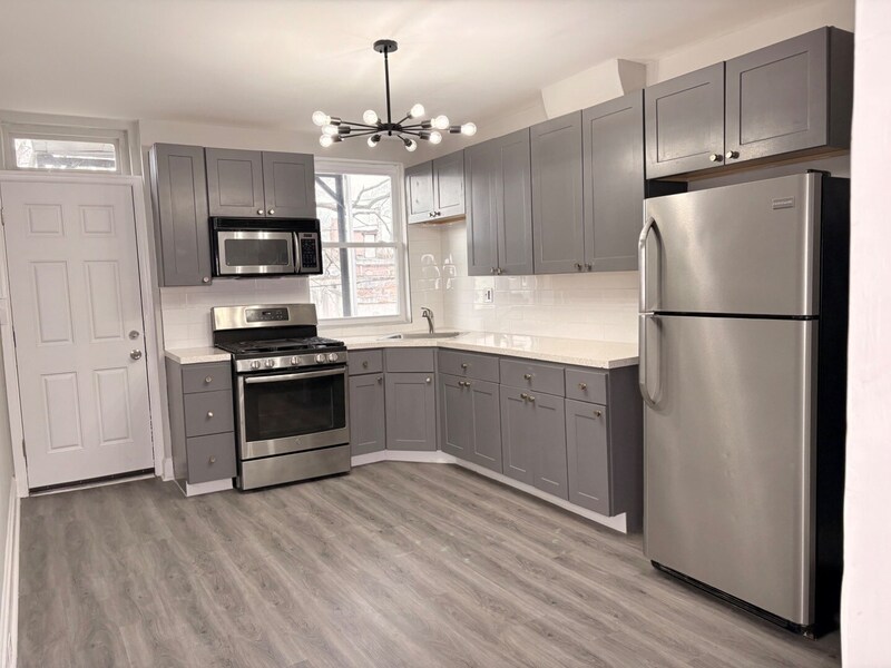 Baltimore House: 235x McCulloh St