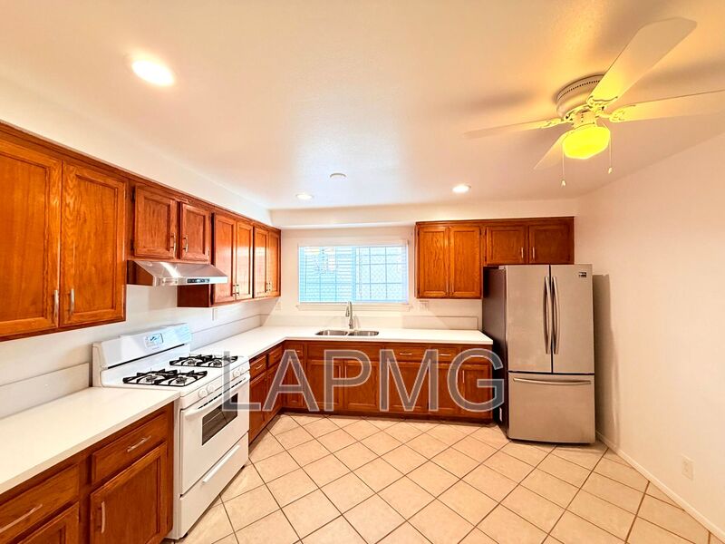 Los Angeles House: 207 N. Mathews St.