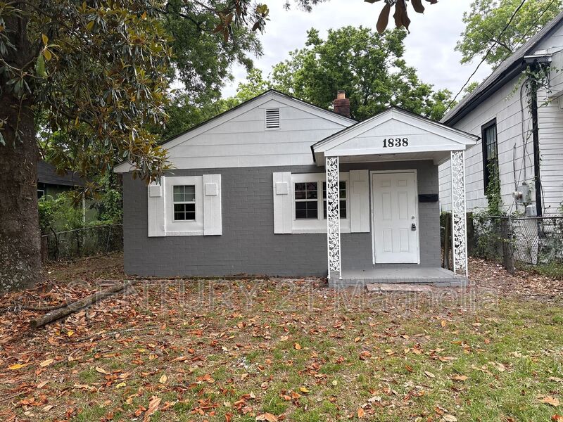 Augusta House: 1838 Watkins Street