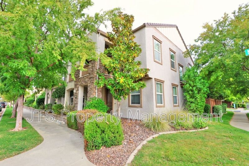 Roseville House: 2889 Market Street