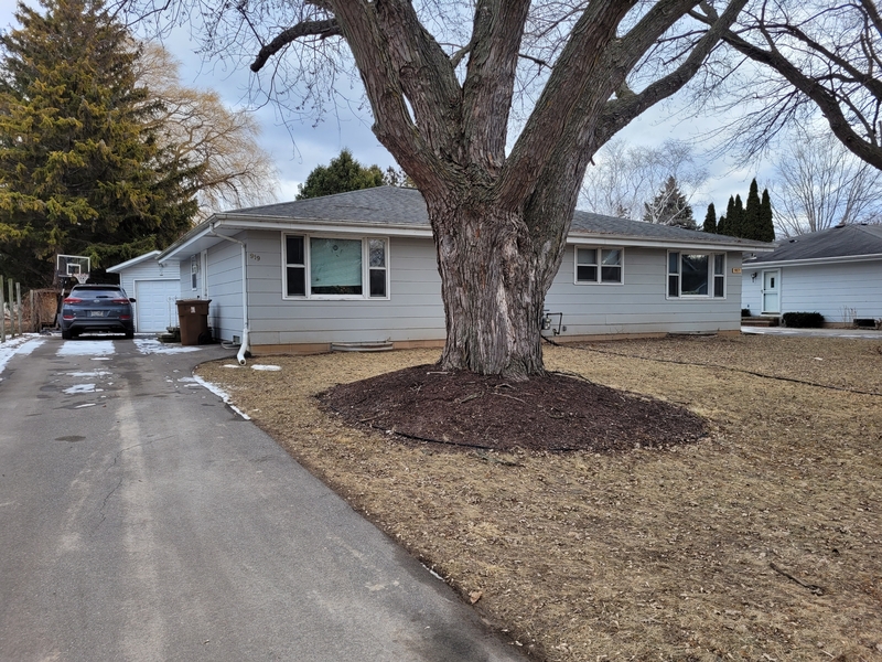 Menasha Condo: 917-919 Meadowview Drive - 919