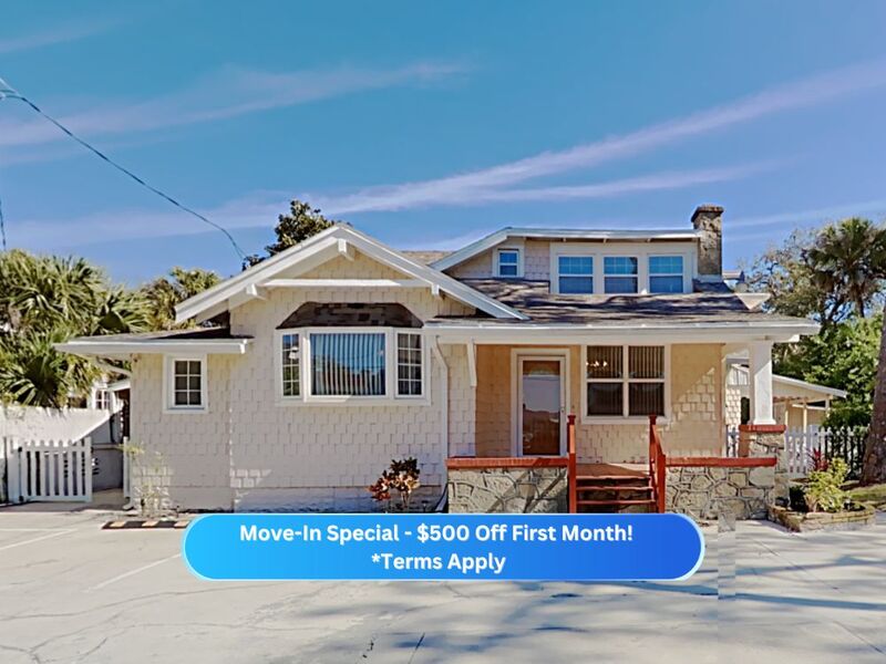 Daytona Beach House: 628 N Halifax Ave