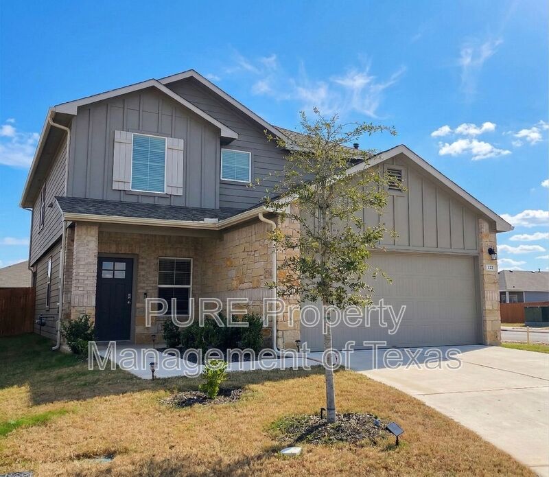 Bastrop House: 102 Oxbow Ter