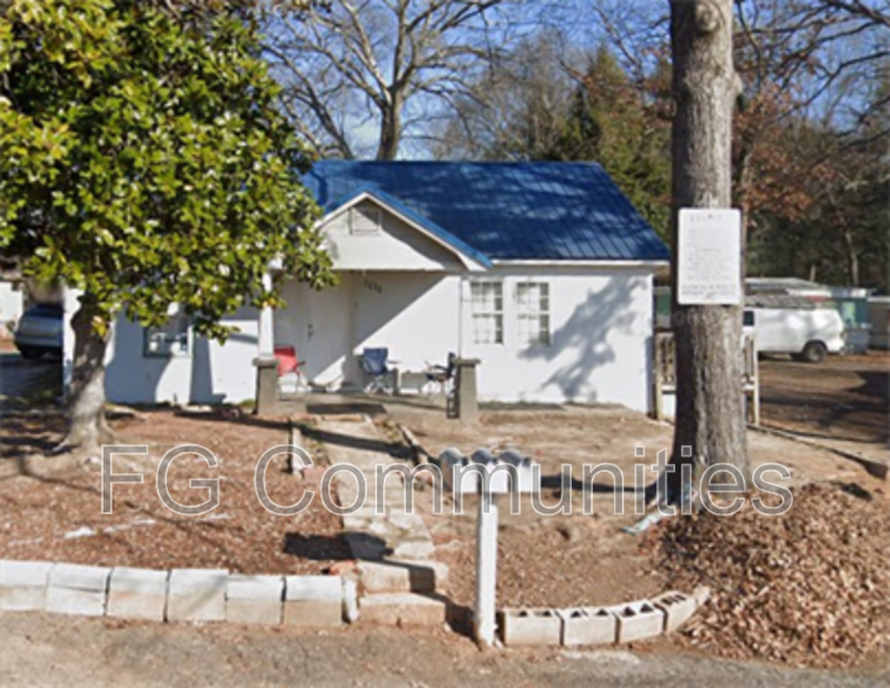 Spartanburg House: 7558 Lone Oak St