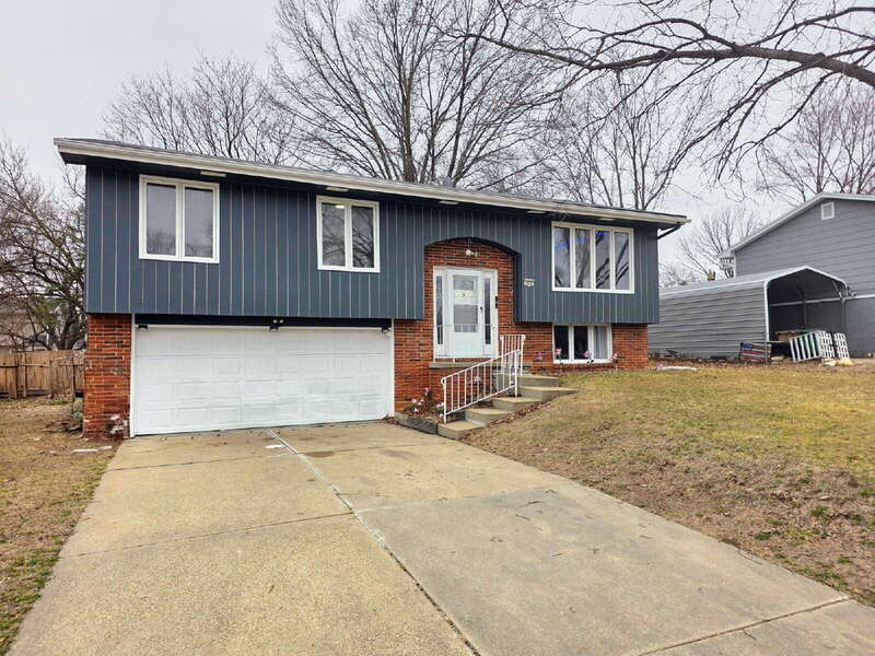 West Des Moines House: 320 34th St