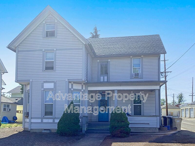 Albany House: 324 Calapooia St SW