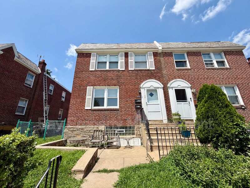 Philadelphia Condo: 1617 Roumfort Rd