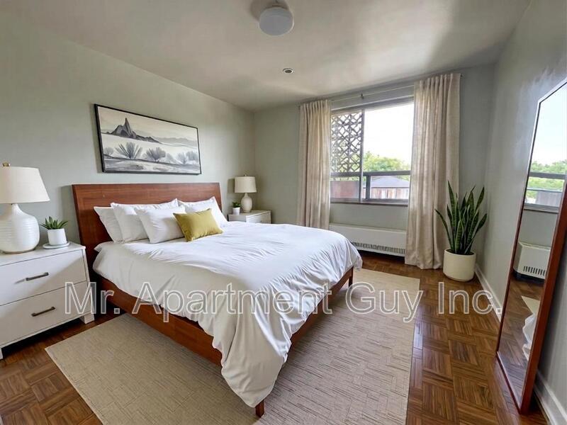 North York Condo: 4100 Bathurst St