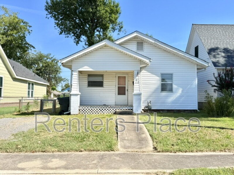 Claremore House: 428 E 4th St
