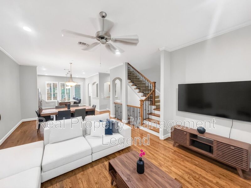 Addison Townhome: 15850 Quorum Dr