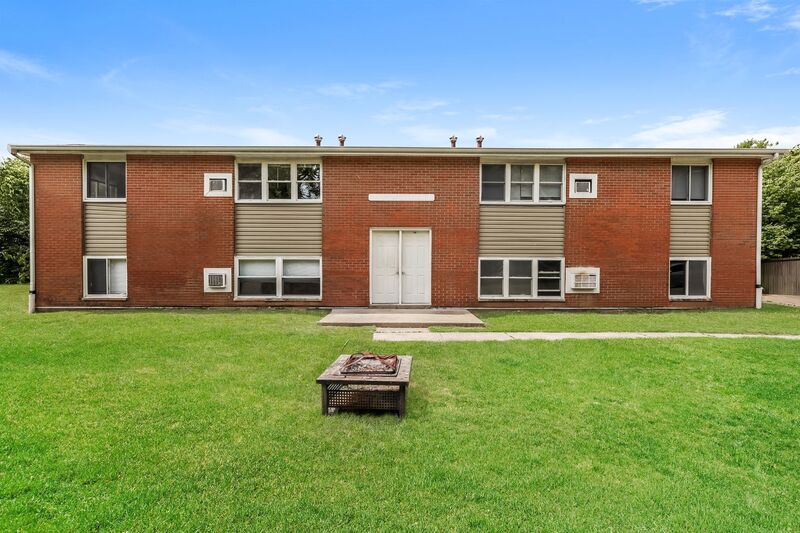 Enon House: 3611-3625 Charlotte Dr