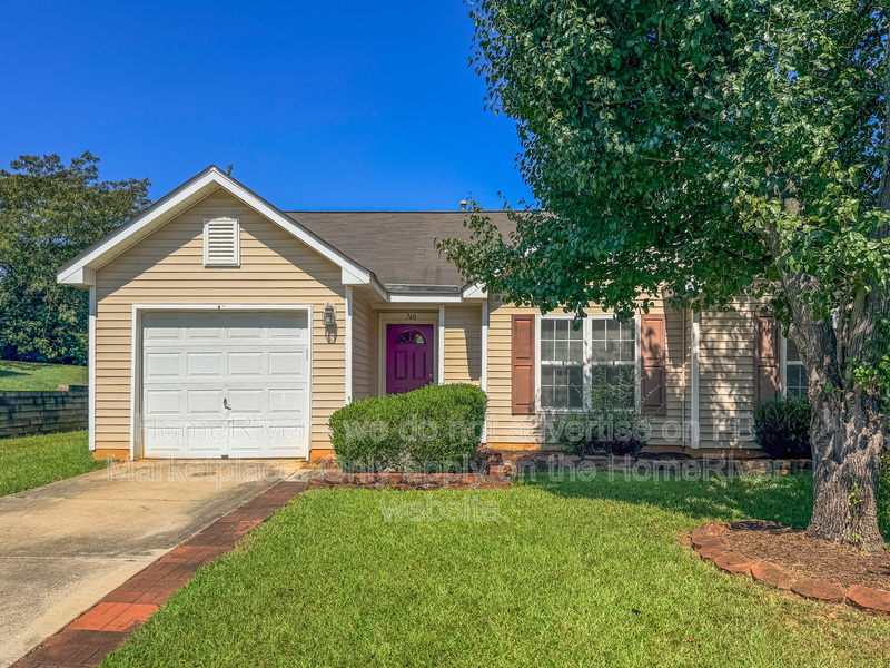 Charlotte House: 740 Aberdeen Glen Pl