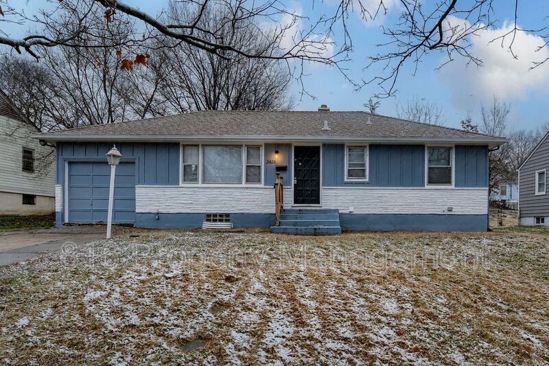 Kansas City House: 3828 E 72nd Ter