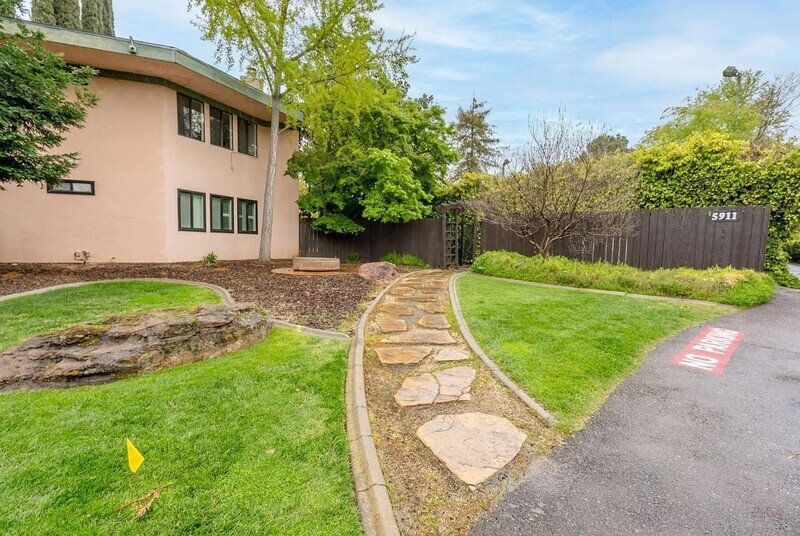 Sacramento Condo: 5911 Newman Ct