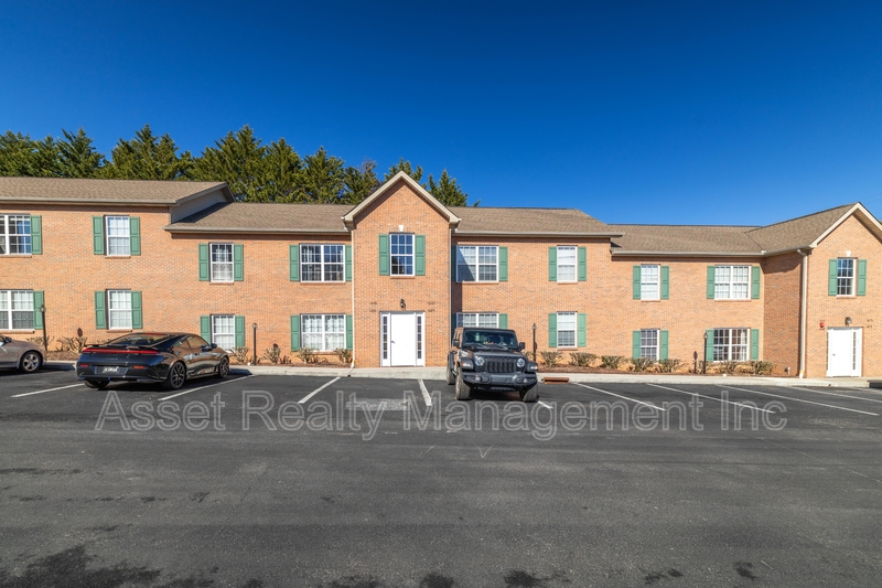 Knoxville House: 1667 Maple View Way