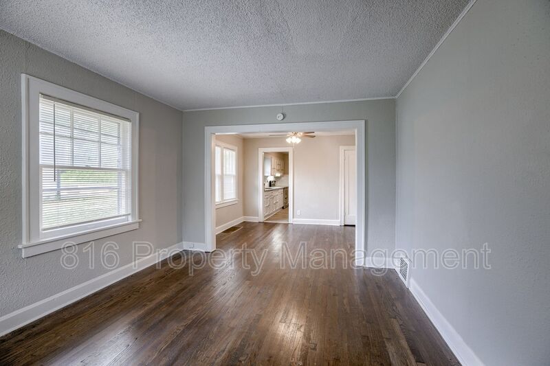 Kansas City House: 3914 Jackson Ave.