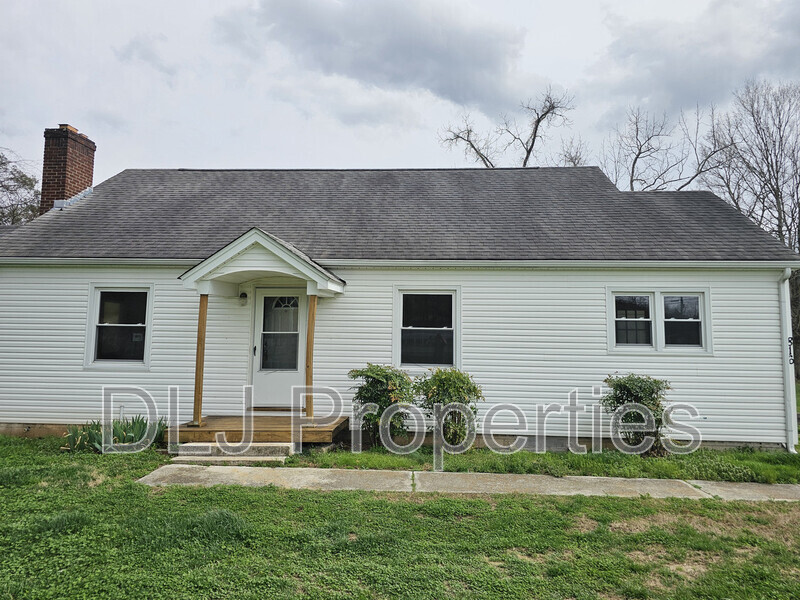 Strawberry Plains House: 816 Andrew Johnson Highway