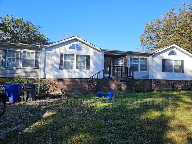 Hillsborough House: 104 Allen Ruffin Ave