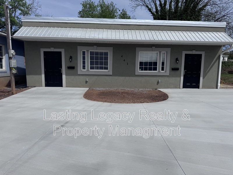 Mocksville Townhome: 441 e Depot Street