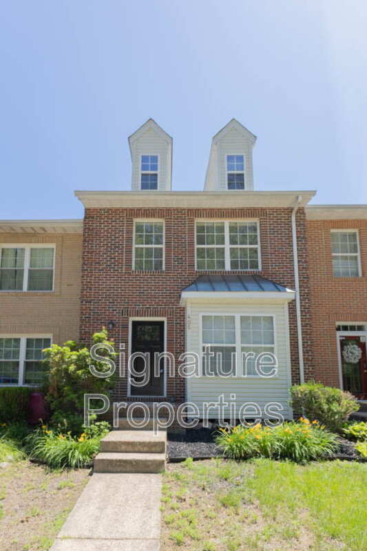 Stafford Townhome: 405 Lakeview Ct