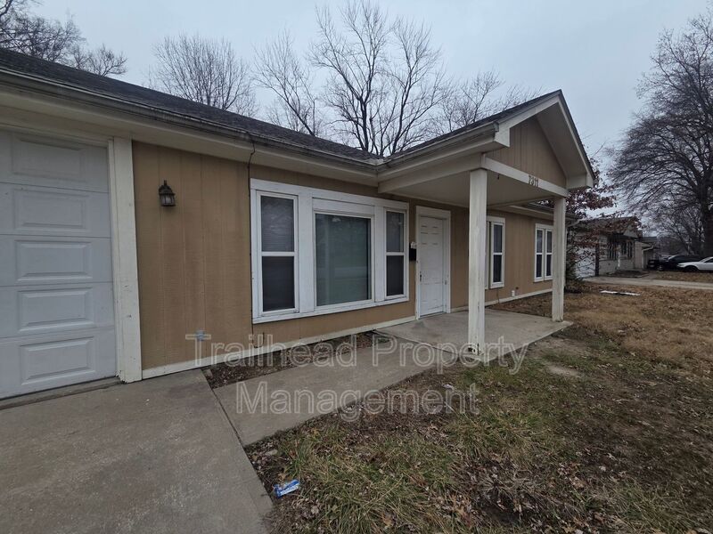 Raytown House: 7311 Blue Ridge Blvd