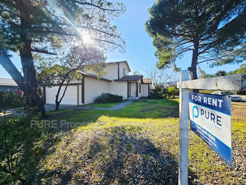 Ukiah Condo: 521 Sherry Dr