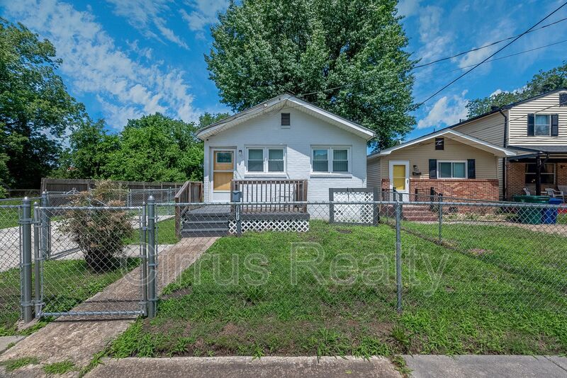 Newport News House: 1021 32nd St