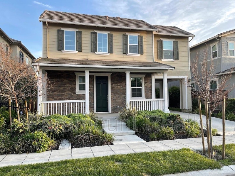 Mountain House House: 538 E Marcello Ave