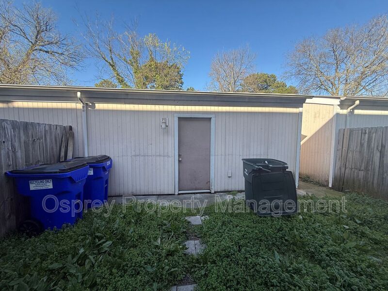 Updated 3BR Home with 2-Car Garage in Prime Norfolk Location - Photo 2