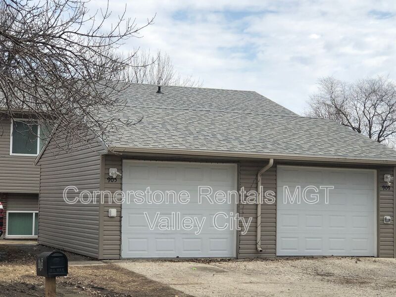Valley City House: 905 11th Ave SE