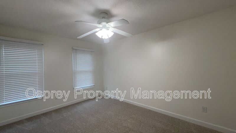 Spacious 4-Bedroom Home with Sunroom! - Photo 17