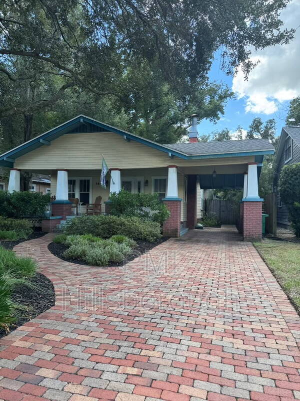 Tampa House: 1403 E Paris St