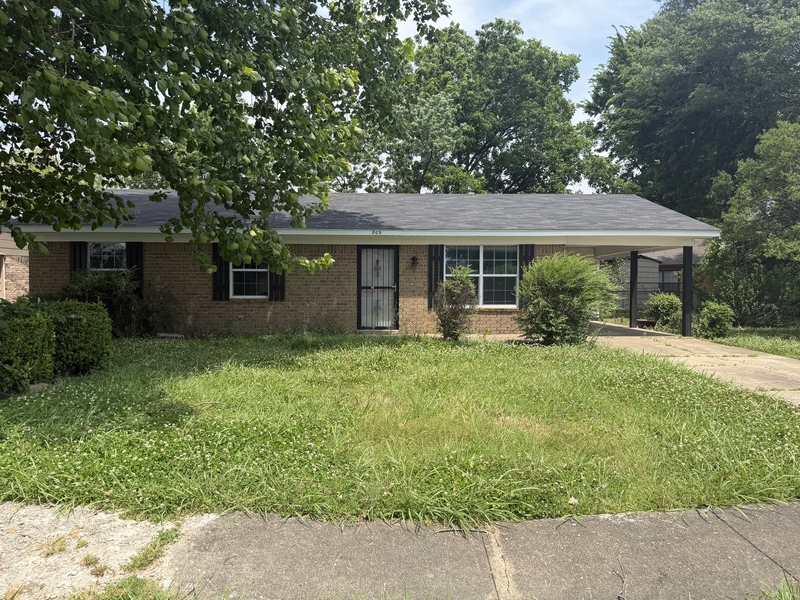 West Memphis House: 905 Maple Drive