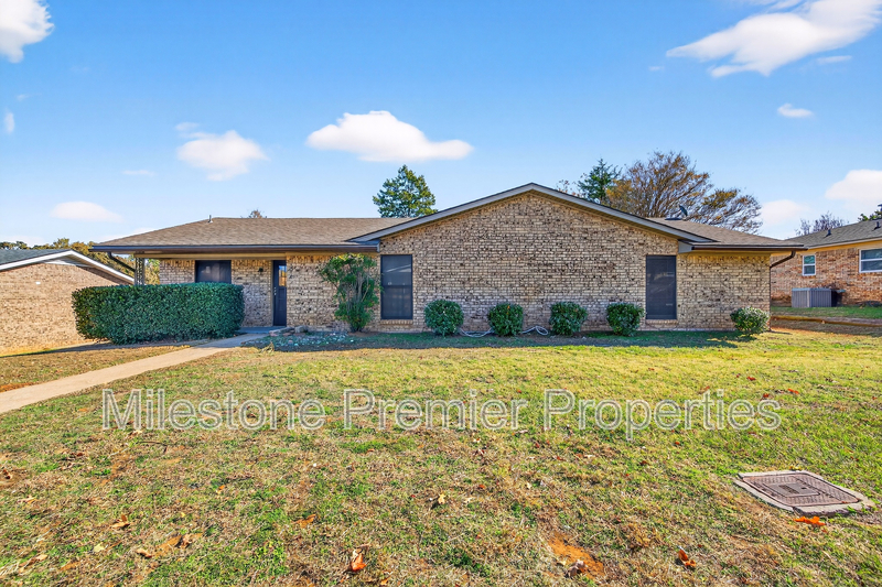 Denison House: 3014 Jennifer Avenue