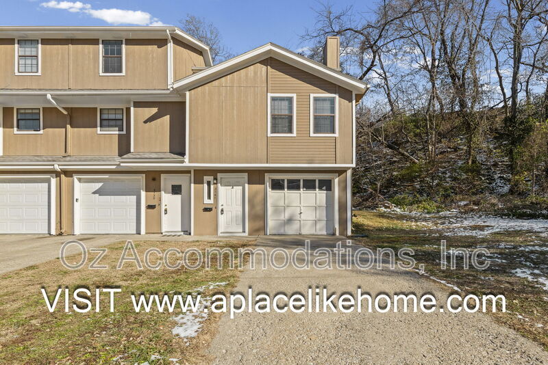 Kansas City Townhome: 3141 Eaton St