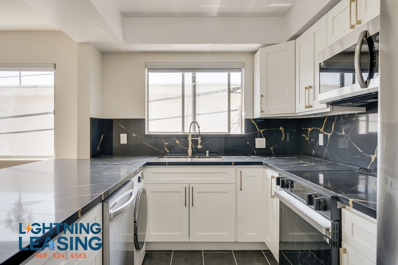 West Hollywood Condo: 1035 Hayworth Ave