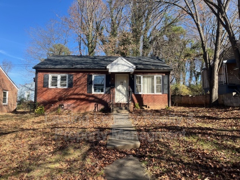 Winston Salem House: 225 Terrace Ave