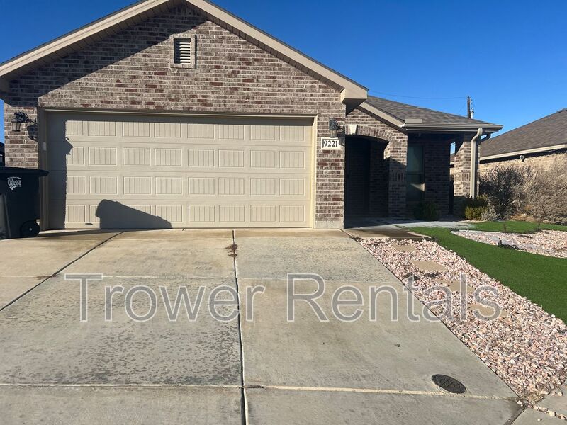 Odessa House: 9221 Desert Ave