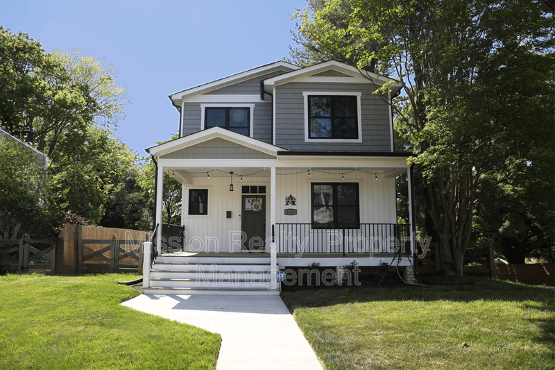 Richmond House: 5300 Wingfield St