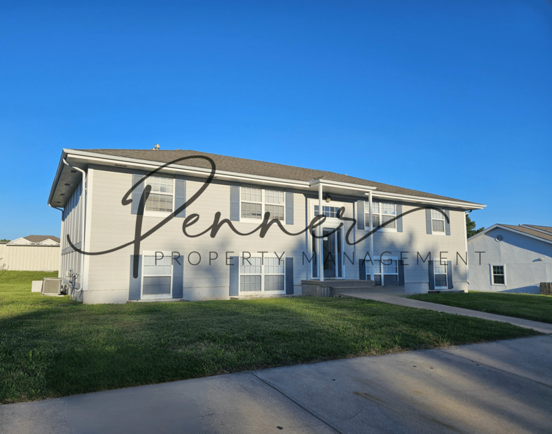 RAYMORE House: 136 N CREST DR