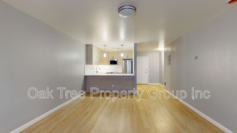 Oakland House: 351 Lester Ave