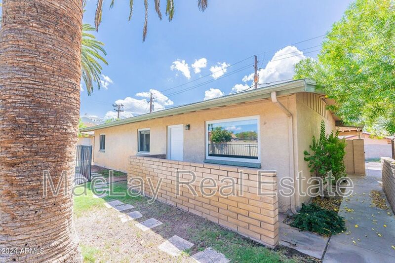 Phoenix Townhome: 4943 E Indian School rd