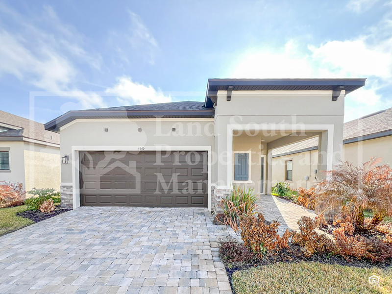 Lakeland House: 3442 Cup Drive