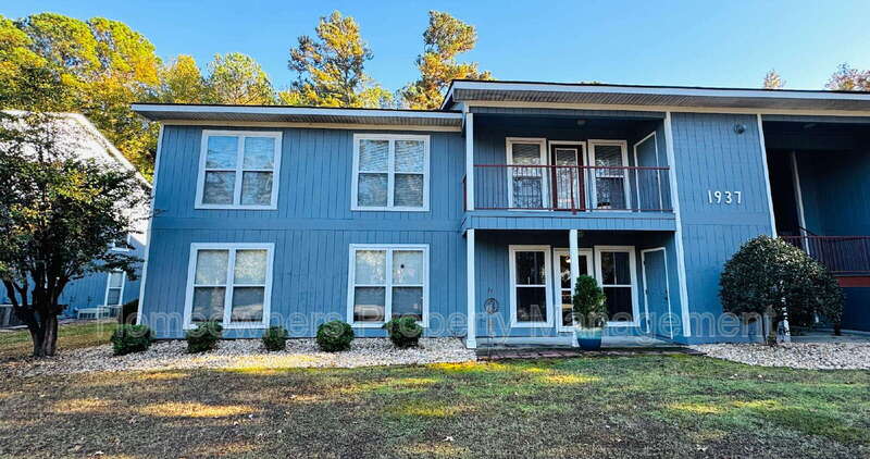 Fayetteville House: 1937 Sardonyx Rd