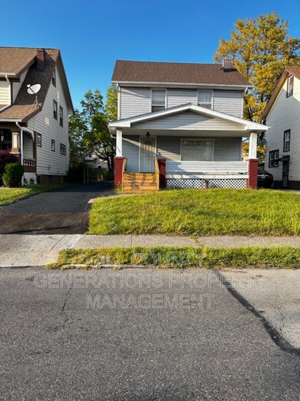 Garfield Heights House: 13309 Christine Ave