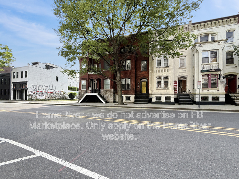 Washington Townhome: 1328 9th St NW