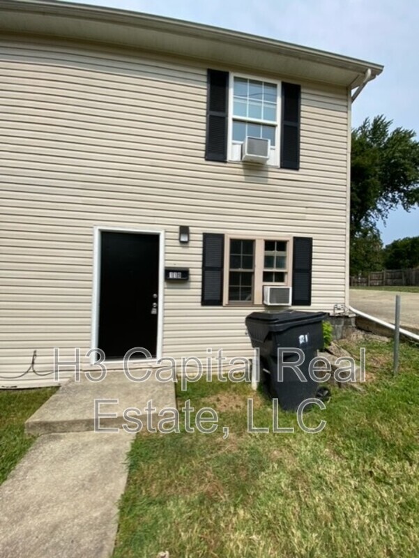 Belleville Condo: 119 S 8th St