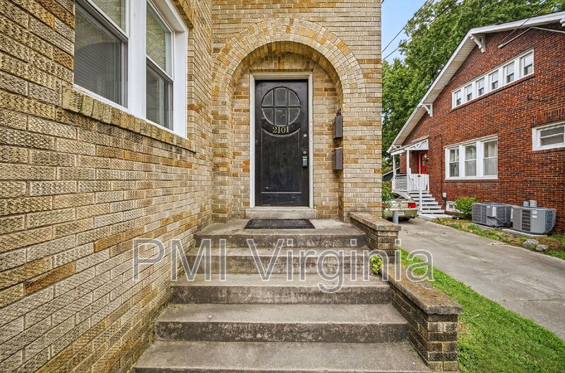 Norfolk Condo: 2101 Hampton Blvd