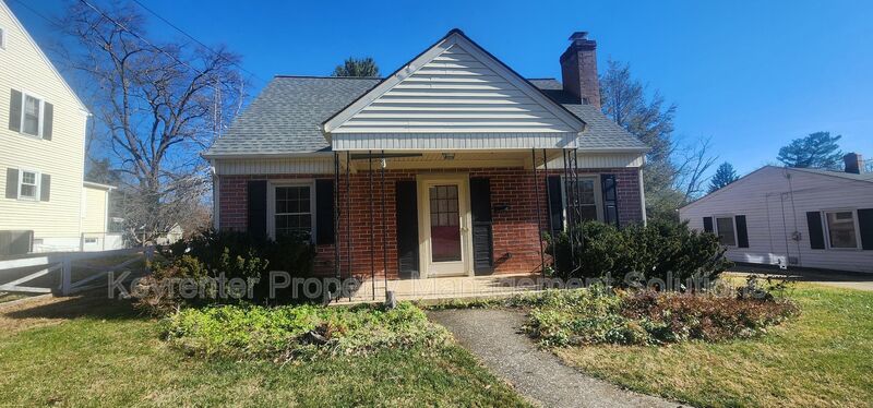 Staunton House: 127 College Cir